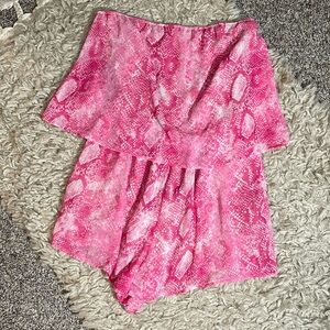 Due south small layered boutique western pink white rep snakeskin print romper